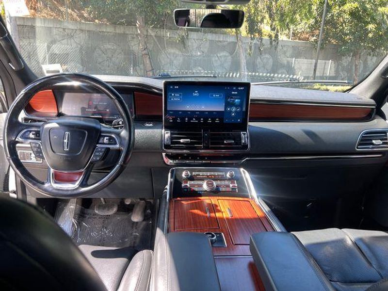 Used 2022 Lincoln Navigator ReserveImage 12