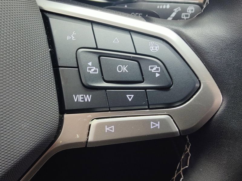 Used 2025 Volkswagen Atlas SE 4-Motion AWDImage 26