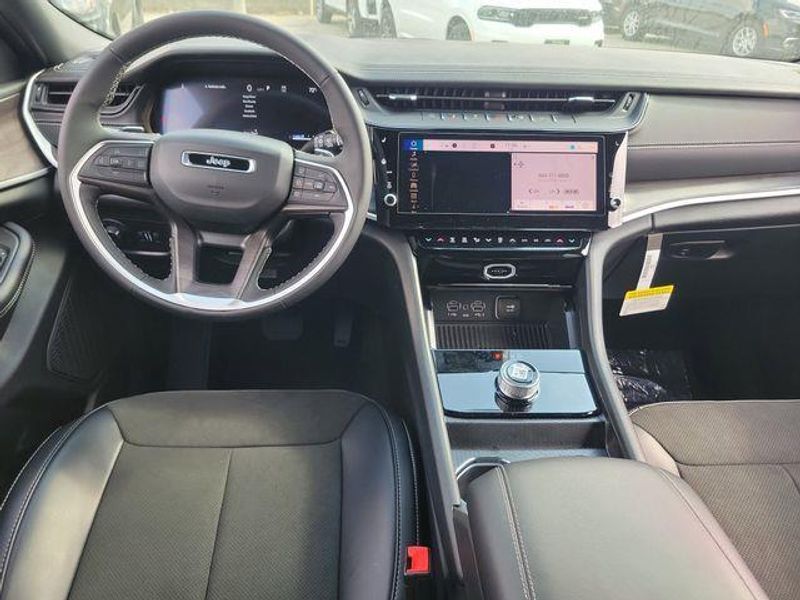 New 2026 Jeep Grand Cherokee Laredo