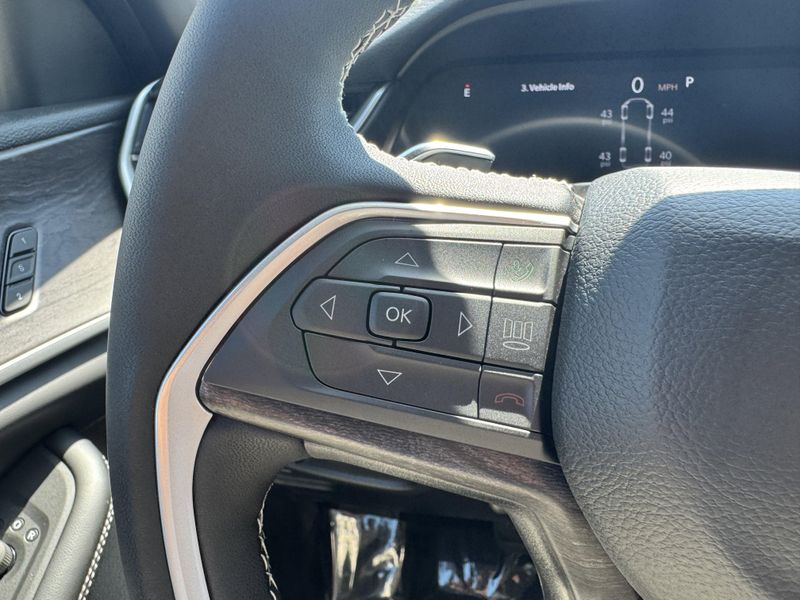 New 2025 Jeep Grand Cherokee L LimitedImage 16