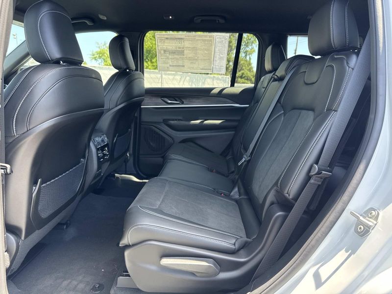 New 2026 Jeep Grand Cherokee L Laredo Altitude 4x4