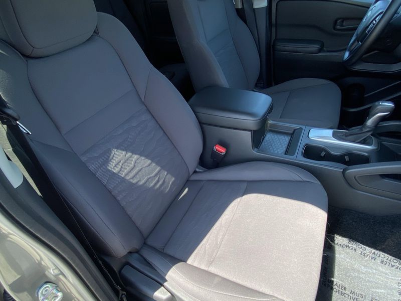 Used 2025 Nissan Frontier SImage 11