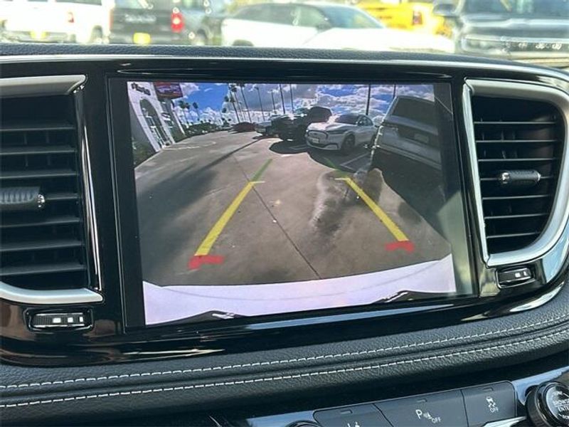 New 2024 Chrysler Pacifica Plug-in Hybrid SelectImage 21