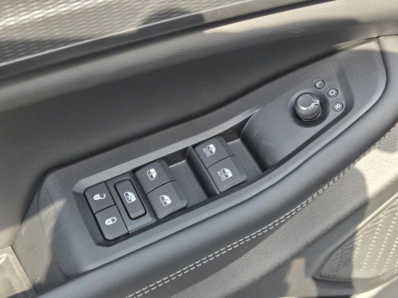 New 2026 Jeep Grand Cherokee Laredo X 4x2