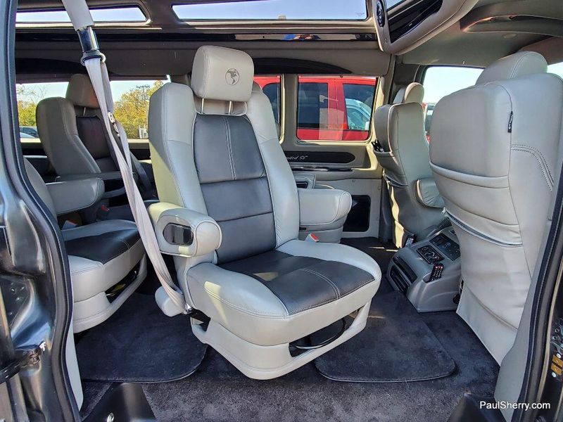 2017 GMC Savana Image 23