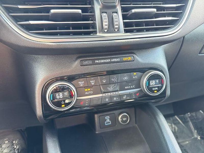 2021 Ford Escape Titanium photo 23