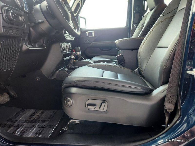 New 2025 Jeep Wrangler 4-door SaharaImage 21