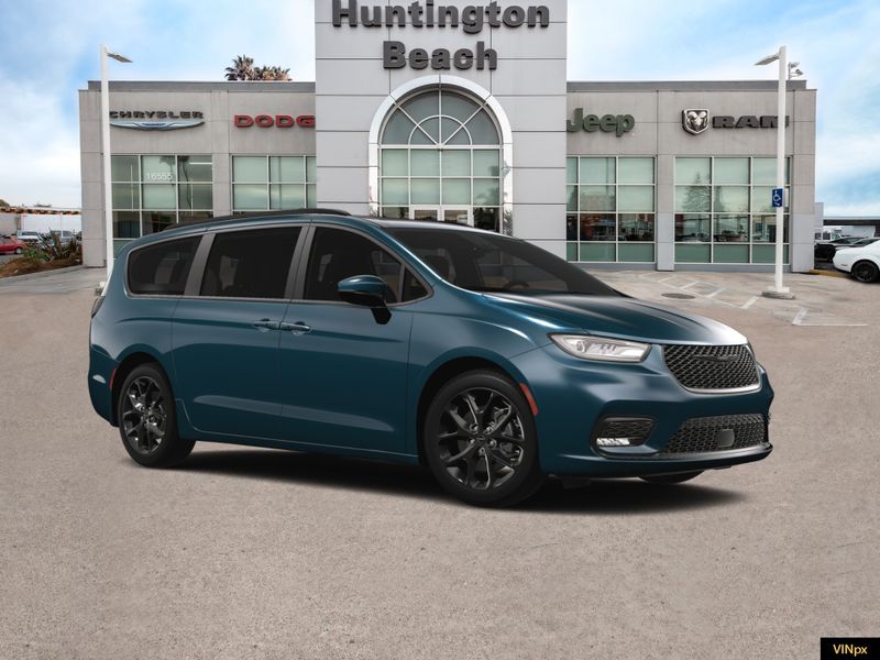 2023 Chrysler Pacifica Limited AWDImage 11