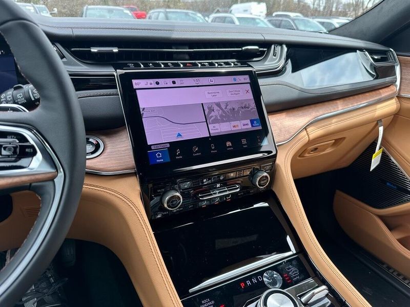 2025 Jeep Grand Cherokee Summit Reserve photo 3