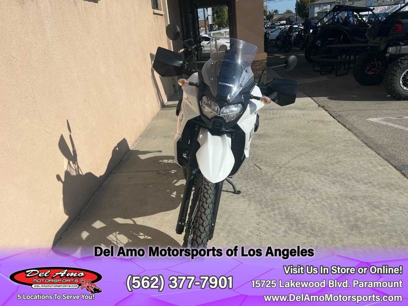 2024 Kawasaki KL650FRFNL-WT1  in a PEARL CRYSTAL WHITE/METALLIC CARBON GRAY exterior color. Del Amo Motorsports of Los Angeles (562) 262-9181 delamomotorsports.com 