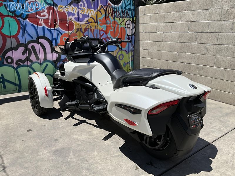 New 2026 Can-Am SPYDER F3 T 1330 Image 6