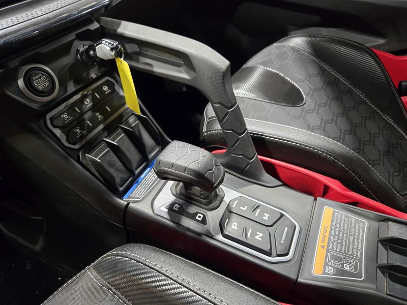 NEW 2025 CAN-AM MAVERICK R MAX X RS 999T DCT Image 15