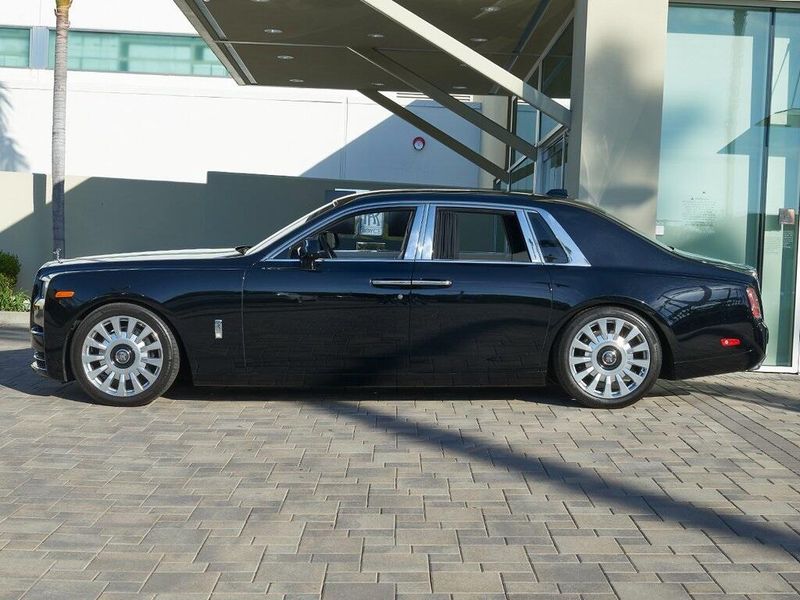 Used 2021 Rolls-Royce Phantom Image 3