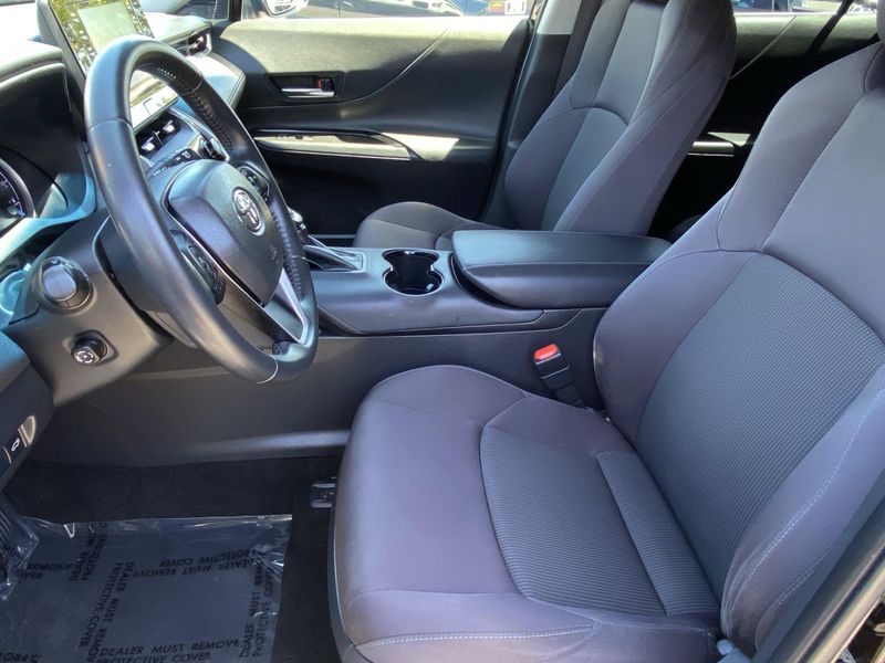 Used 2021 Toyota Venza LEImage 16