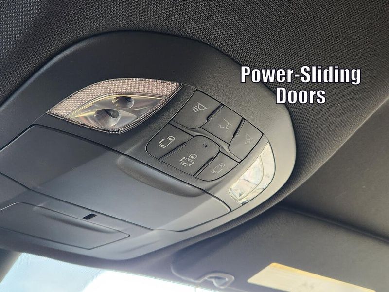 New 2026 Chrysler Pacifica Select