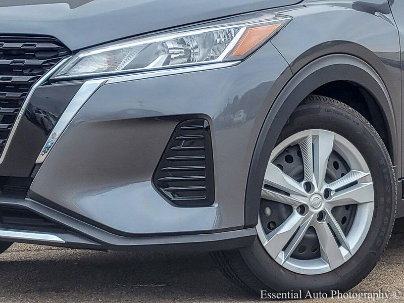 2024 Nissan Kicks S photo 3