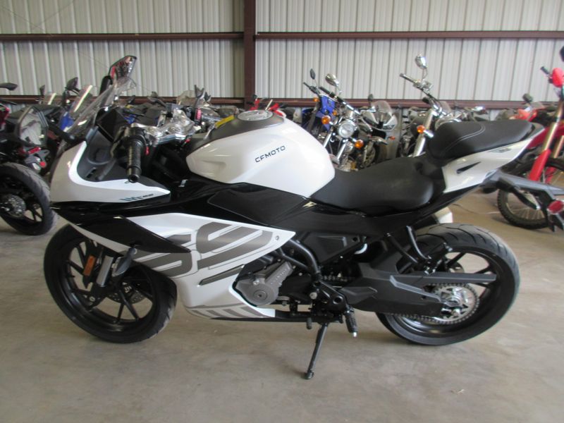 NEW 2026 CFMOTO 300SS Image 4