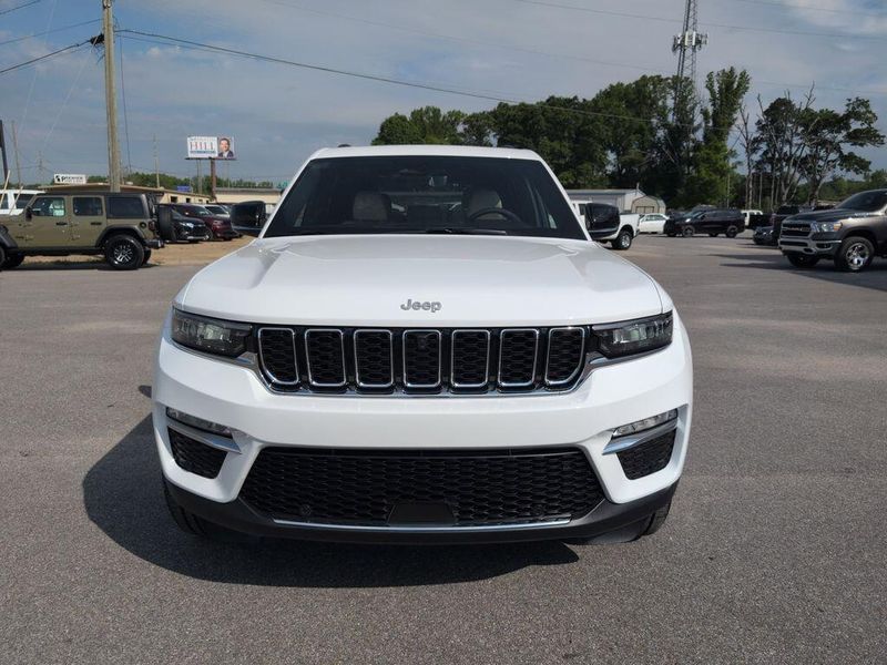 2025 Jeep Grand Cherokee Limited 4x2Image 2
