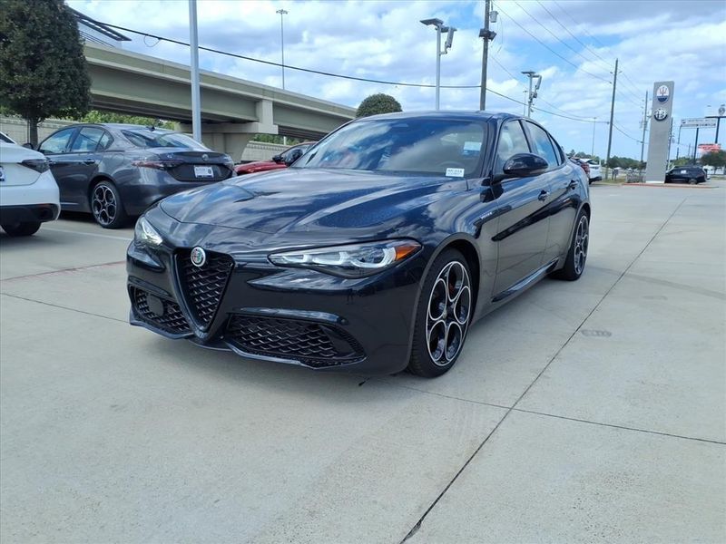 New 2025 Alfa Romeo Giulia VeloceImage 2