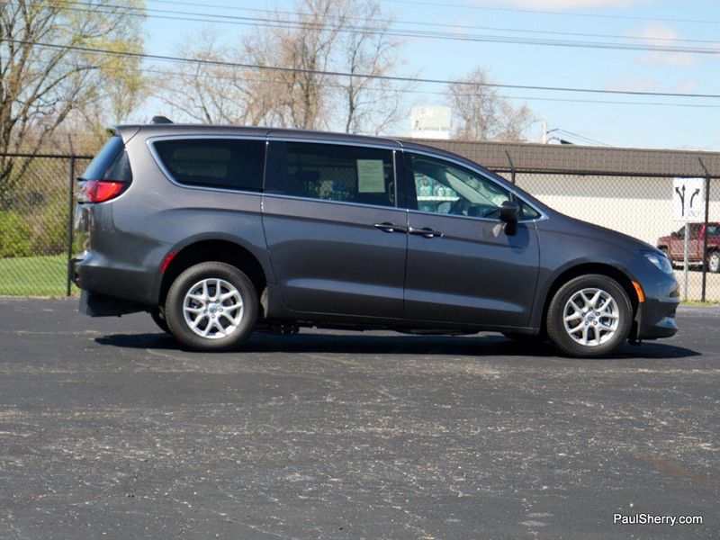 2022 Chrysler Voyager LXImage 31