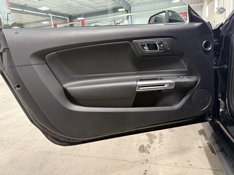 Used 2017 Ford Mustang Image 15
