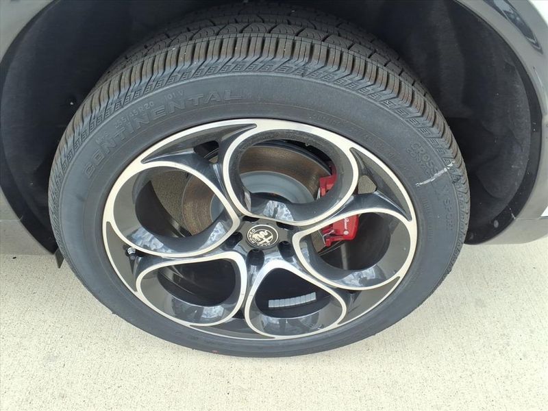 New 2025 Alfa Romeo Stelvio AwdImage 10