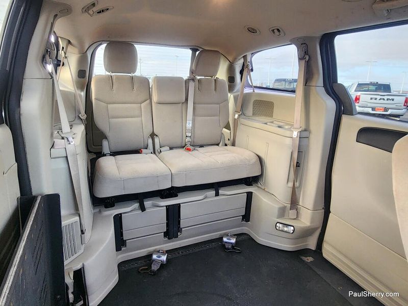 Used 2015 Dodge Grand Caravan SE