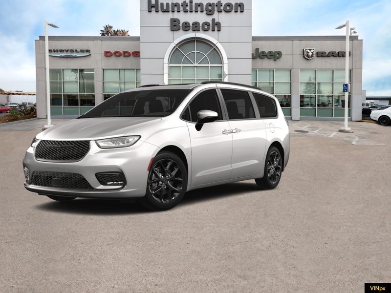 2023 Chrysler Pacifica Limited AWDImage 6