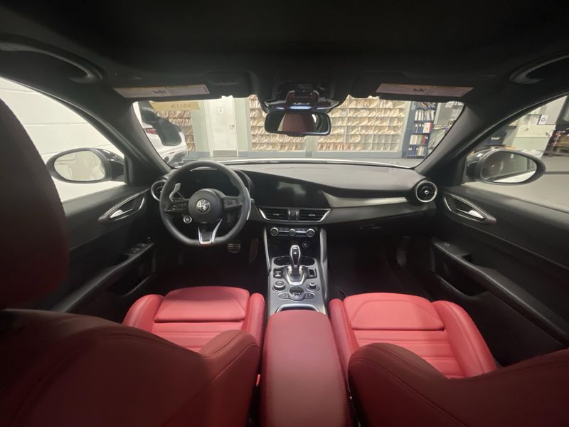 New 2025 Alfa Romeo Giulia AwdImage 17