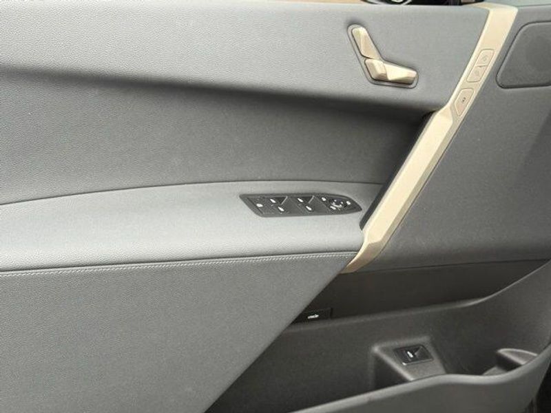 Used 2023 BMW iX xDrive50Image 18