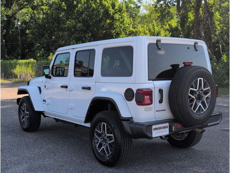 Used 2025 Jeep Wrangler SaharaImage 3
