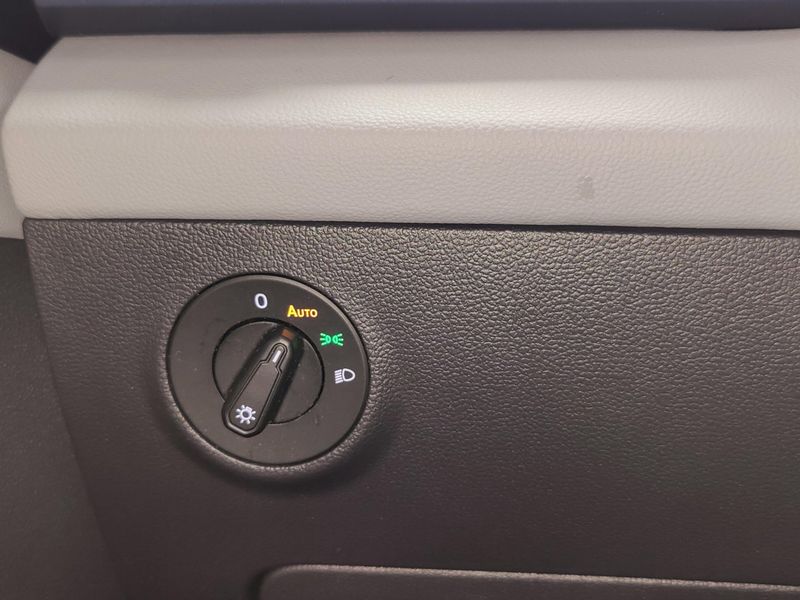 Used 2023 Volkswagen Taos SE AWD w/SunroofImage 27