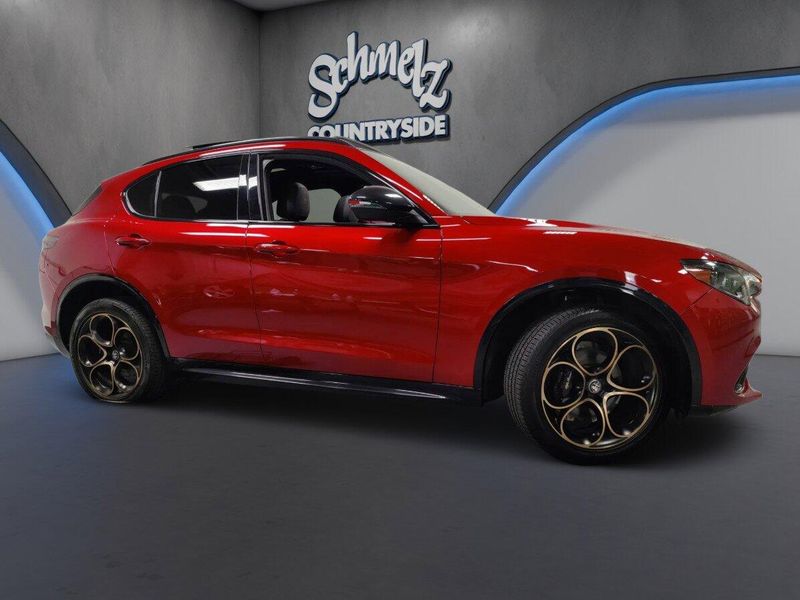 Used 2025 Alfa Romeo Stelvio Intensa AWD w/Sunroof/NavImage 4