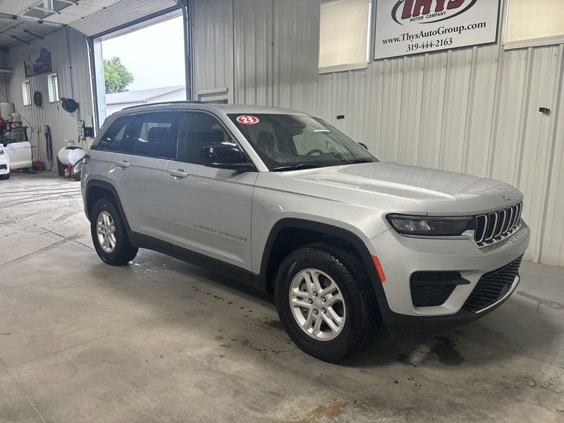 2023 Jeep Grand Cherokee LaredoImage 3