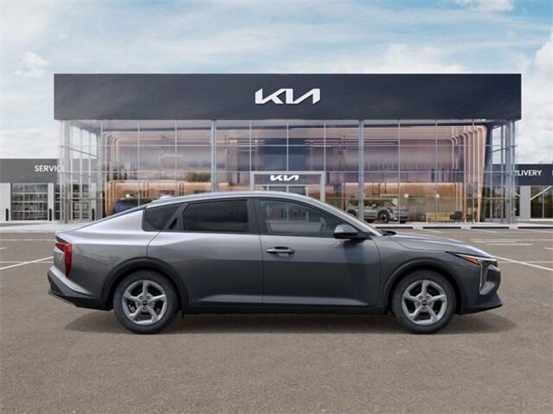 New 2025 Kia K4 LXSImage 7