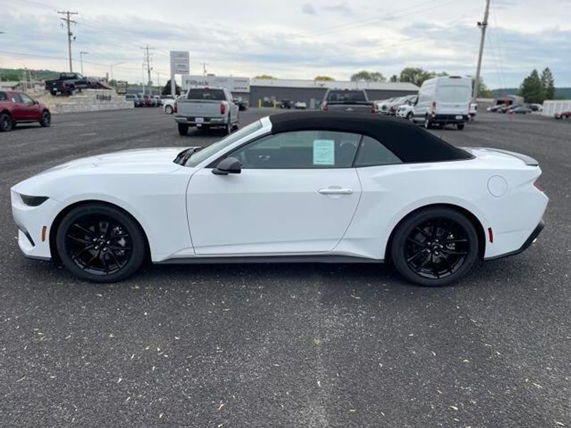 2025 Ford Mustang EcoBoost photo 2