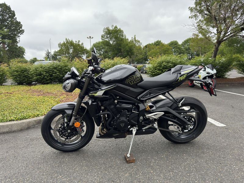 2025 Triumph Street Triple 765 RS - PHANTOM BLACK 