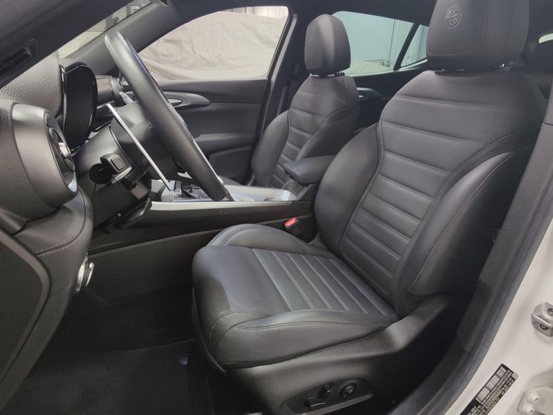 Used 2024 Alfa Romeo Tonale Veloce Premium eAWD w/SunroofImage 17