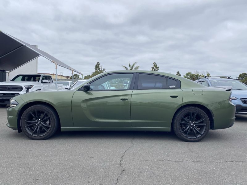 2018 Dodge Charger SXTImage 2