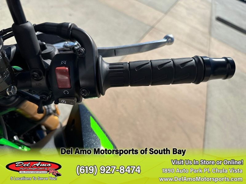 2024 Kawasaki ZR900MRFNL-BK2  in a METALLIC SPARK BLACK/METALLIC MATTE GRAPHENESTEEL GRAY/CANDY LIME GREEN exterior color. Del Amo Motorsports of South Bay (619) 547-1937 delamomotorsports.com 