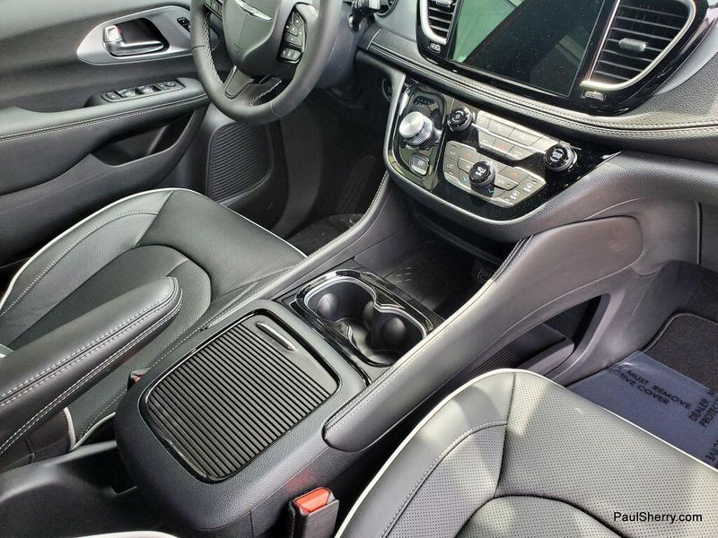 New 2025 Chrysler Pacifica LimitedImage 23