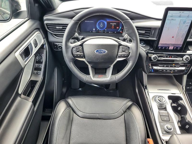 2024 Ford Explorer ST photo 13