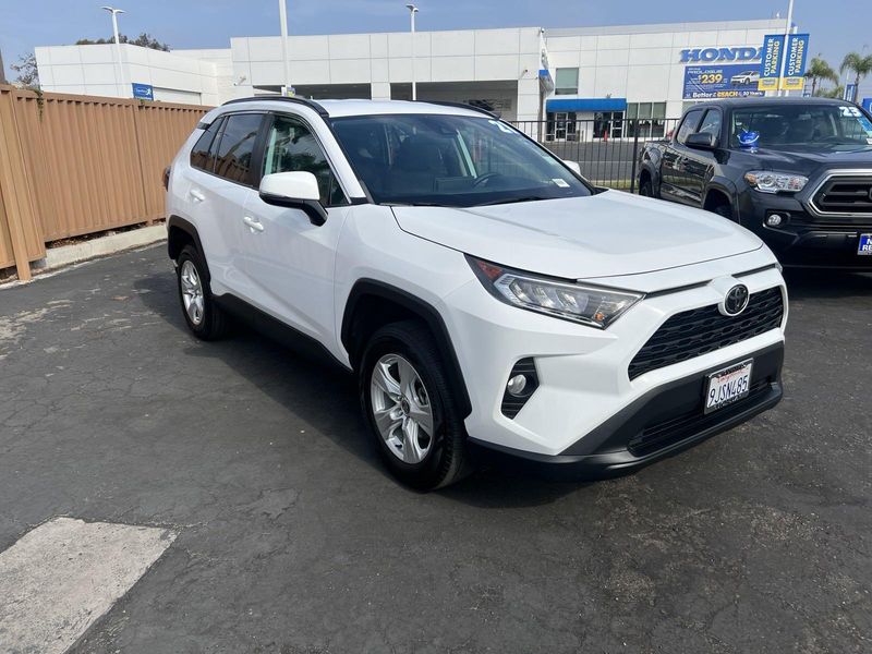 2021 Toyota RAV4 XLEImage 4