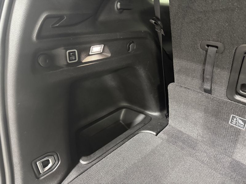 Used 2024 Jeep Grand Cherokee L LaredoImage 8