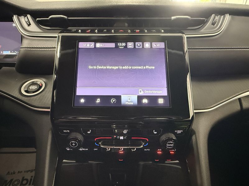 Used 2023 Jeep Grand Cherokee LaredoImage 32