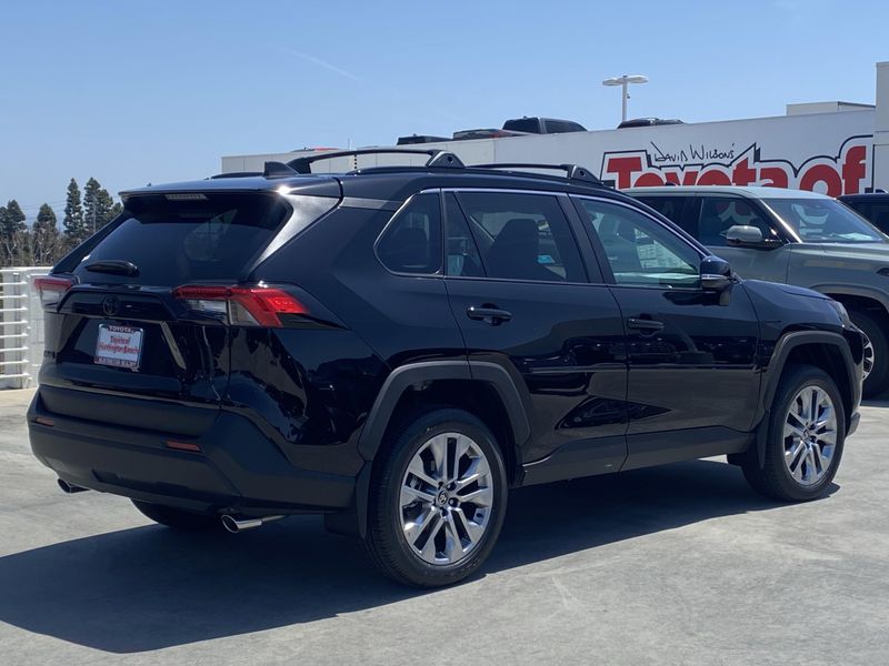 2025 Toyota RAV4 XLE PremiumImage 3