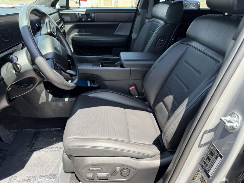 Used 2025 Hyundai Santa Fe Hybrid CalligraphyImage 19