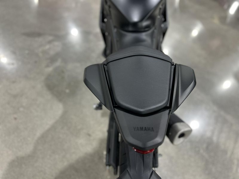 Used 2025 Yamaha YZF-R3 ABS Image 7