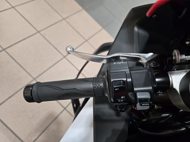 NEW 2026 YAMAHA YZFR1 70TH ANNIVERSARY EDITION Image 15