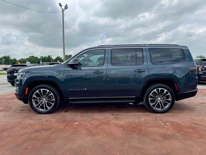 2023 Jeep Wagoneer BaseImage 8